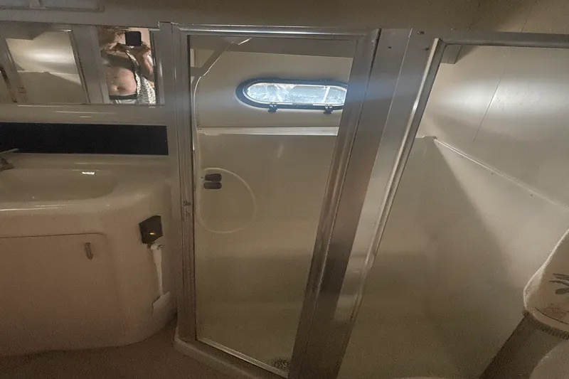 Slide: The Image of Silverton 36 FLYBRIDGE 1990 - 6