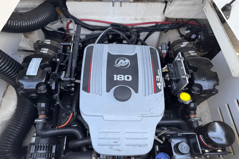 Slide: The Image of Sea Ray 190 SPX 2016 - 15