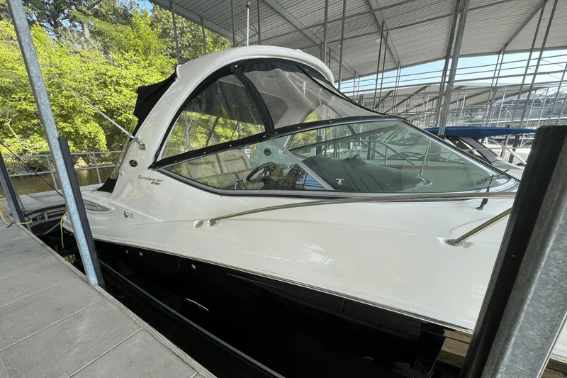 Slide: The Image of Sea Ray 330 SUNDANCER 2016 - 10