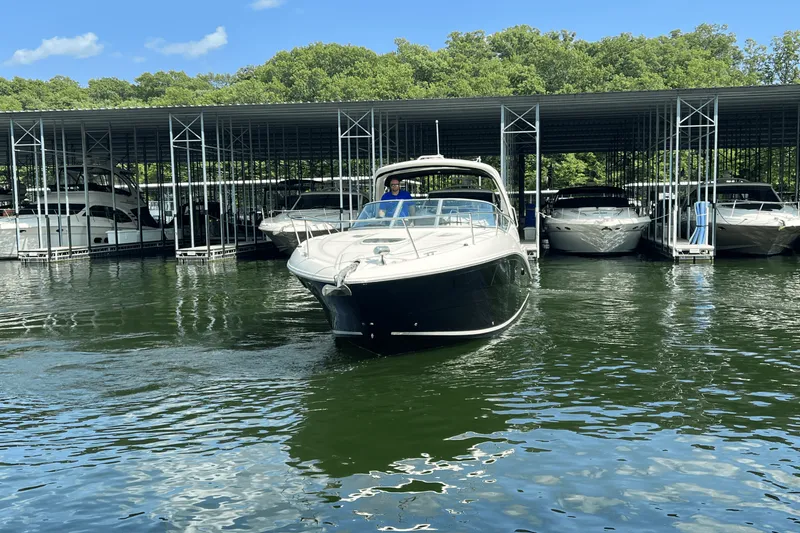 Slide: The Image of Sea Ray 330 SUNDANCER 2016 - 19