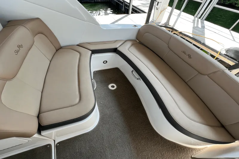 Slide: The Image of Sea Ray 330 SUNDANCER 2016 - 24