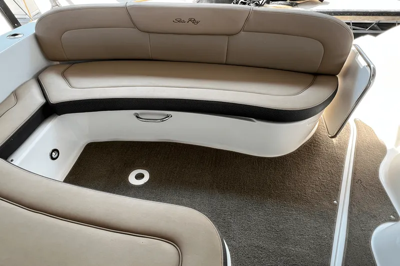 Slide: The Image of Sea Ray 330 SUNDANCER 2016 - 25