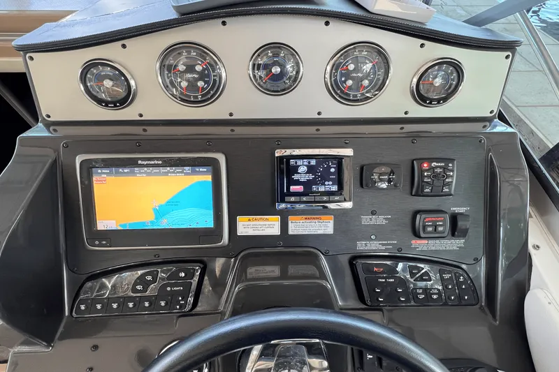 Slide: The Image of Sea Ray 330 SUNDANCER 2016 - 29