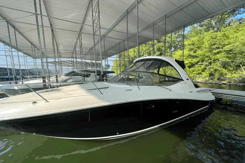 Slide: The Image of Sea Ray 330 SUNDANCER 2016 - 3