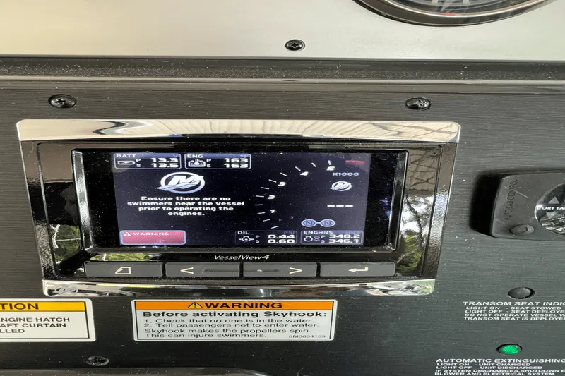 Slide: The Image of Sea Ray 330 SUNDANCER 2016 - 30