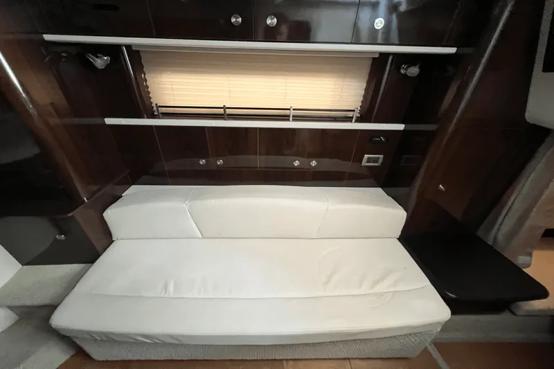 Slide: The Image of Sea Ray 330 SUNDANCER 2016 - 36