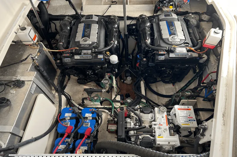 Slide: The Image of Sea Ray 330 SUNDANCER 2016 - 41