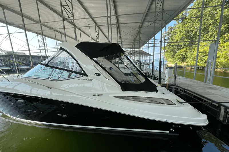 Slide: The Image of Sea Ray 330 SUNDANCER 2016 - 6