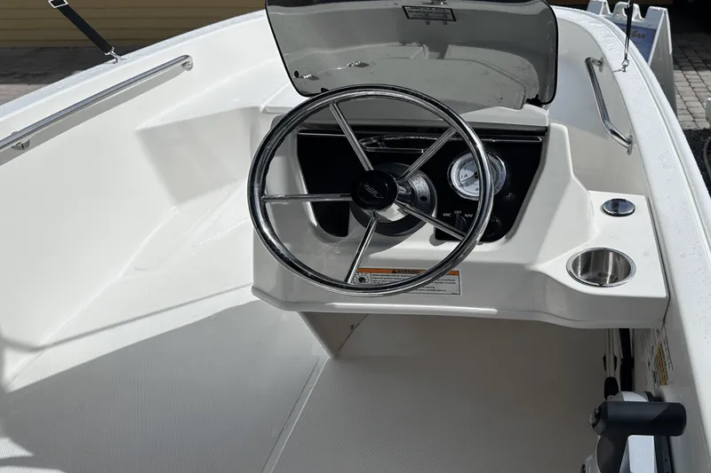 Slide: The Image of Boston Whaler 130 Super Sport 2025 - 3