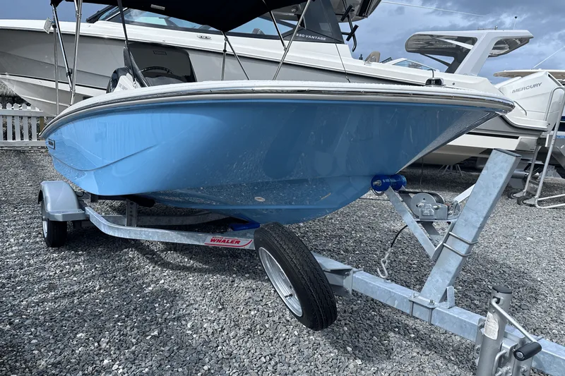 Slide: The Image of Boston Whaler 130 Super Sport 2025 - 5