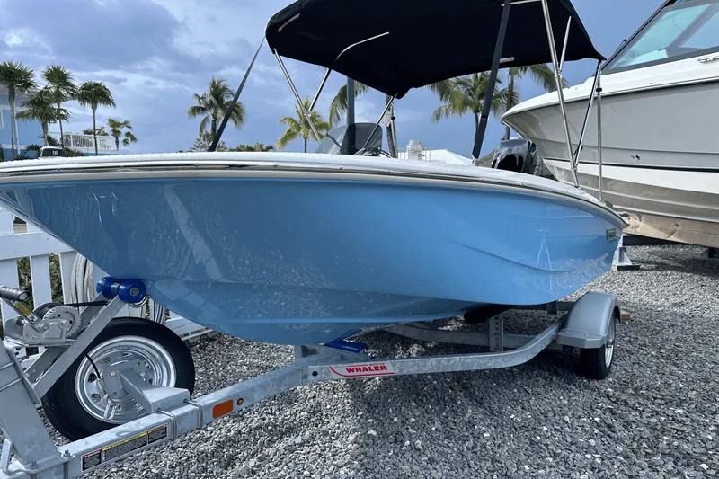 Slide: The Image of Boston Whaler 130 Super Sport 2025 - 6