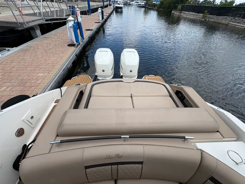 Slide: The Image of Sea Ray 310 SLX OB 2018 - 8