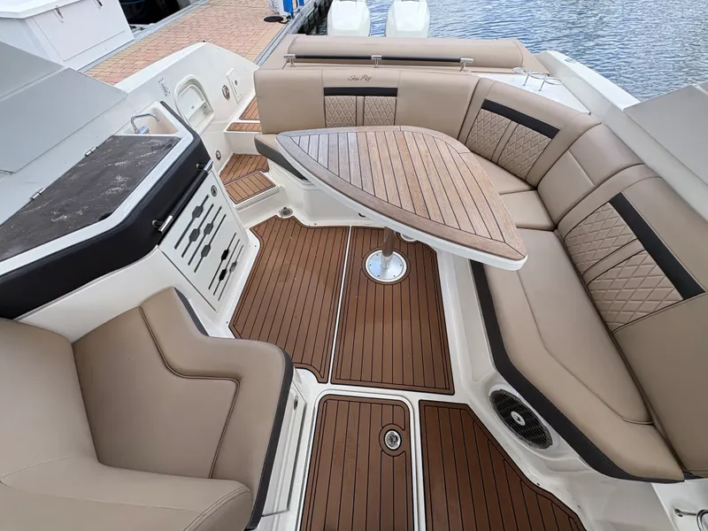 Slide: The Image of Sea Ray 310 SLX OB 2018 - 9