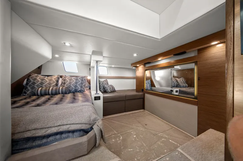 Slide: The Image of Cruisers 45 CANTIUS 2014 - 32