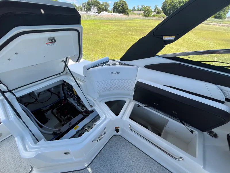 Slide: The Image of Sea Ray SLX 260 Outboard 2026 - 6
