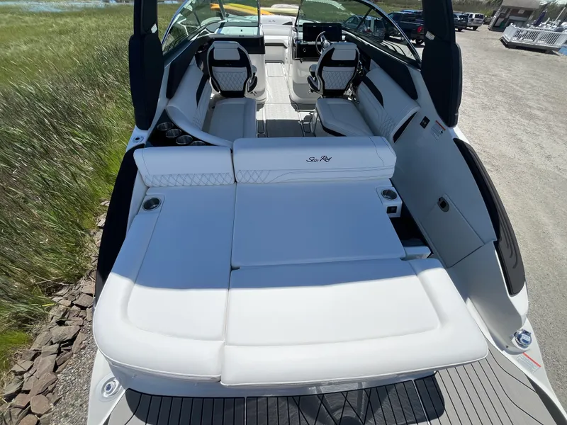 Slide: The Image of Sea Ray SLX 260 Outboard 2026 - 2