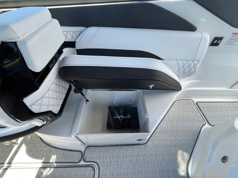 Slide: The Image of Sea Ray SLX 260 Outboard 2026 - 8