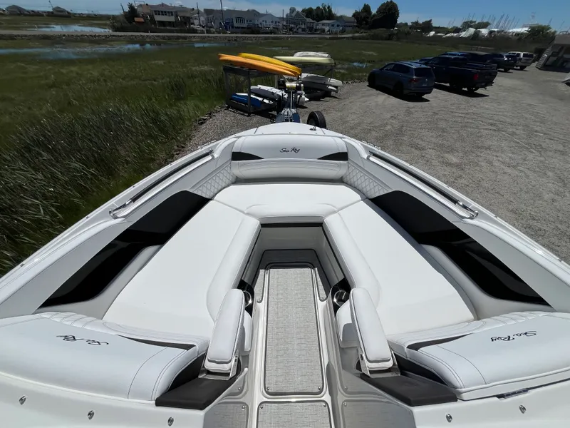 Slide: The Image of Sea Ray SLX 260 Outboard 2026 - 20
