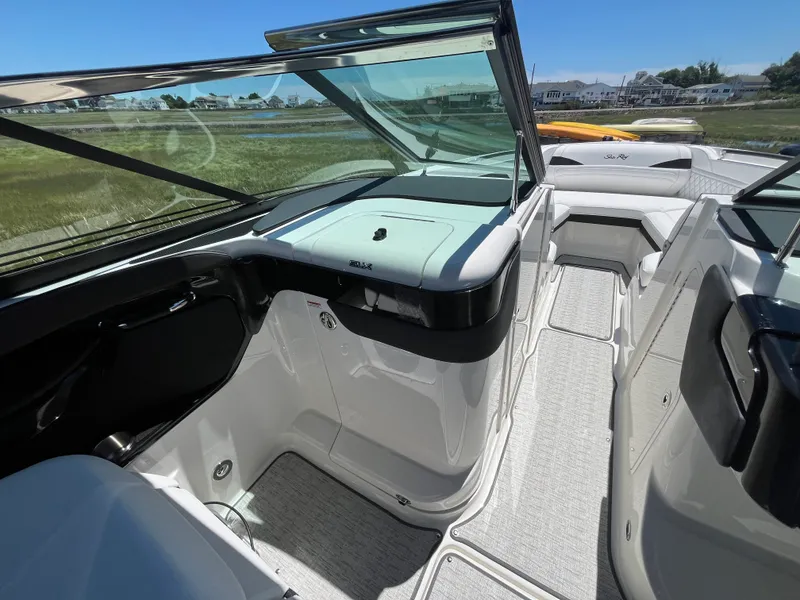 Slide: The Image of Sea Ray SLX 260 Outboard 2026 - 13