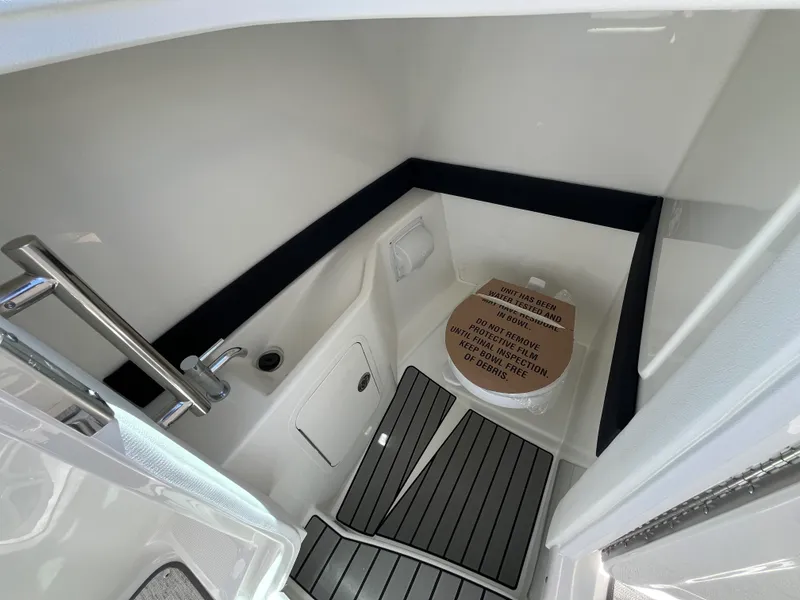 Slide: The Image of Sea Ray SLX 260 Outboard 2026 - 15