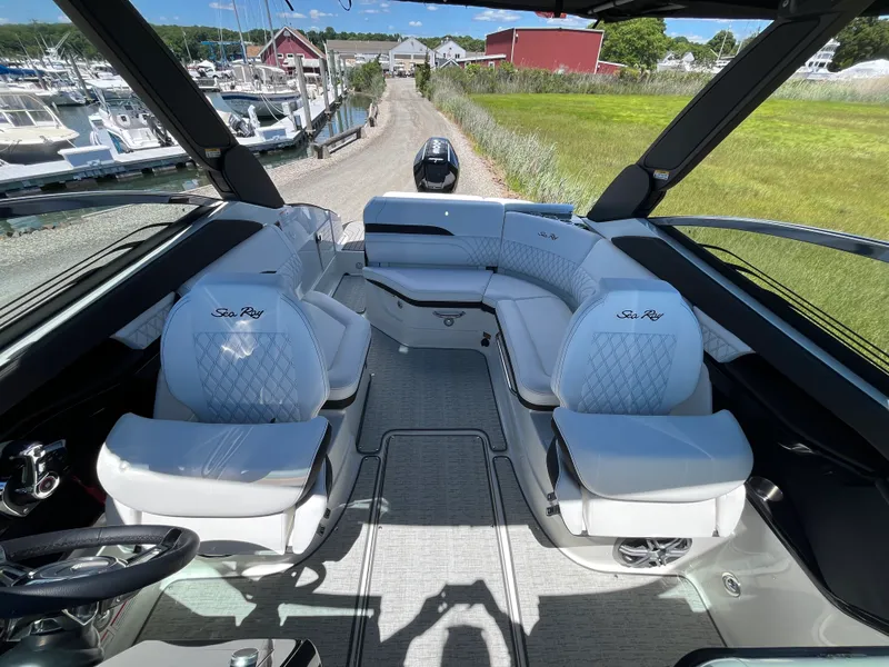 Slide: The Image of Sea Ray SLX 260 Outboard 2026 - 9
