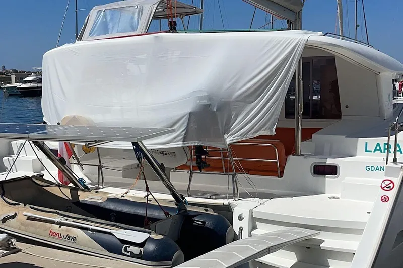 Slide: The Image of Lagoon 400 S2 2010 - 20