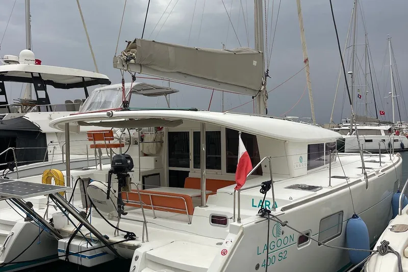 Slide: The Image of Lagoon 400 S2 2010 - 16