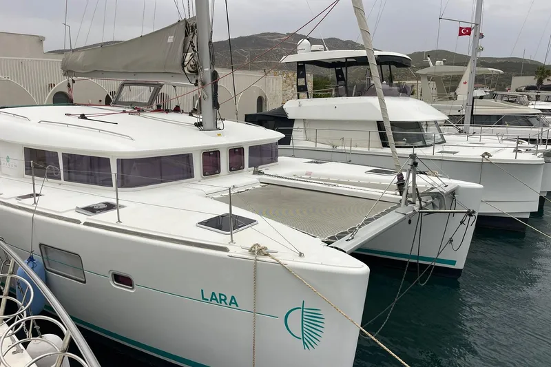 Slide: The Image of Lagoon 400 S2 2010 - 18