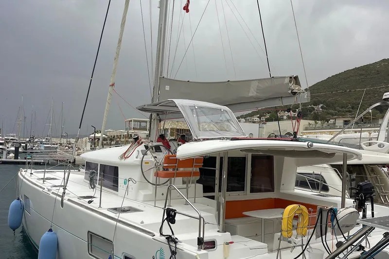 Slide: The Image of Lagoon 400 S2 2010 - 12
