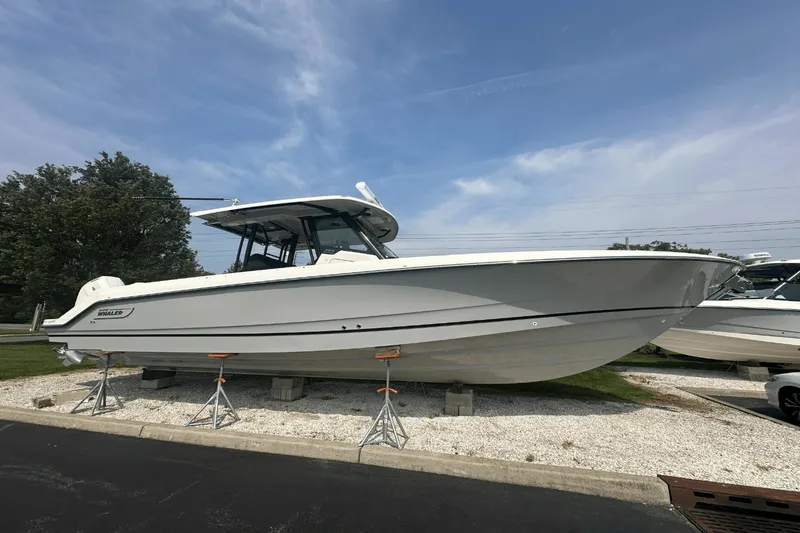 Slide: The Image of Boston Whaler 360 Outrage 2025 - 12