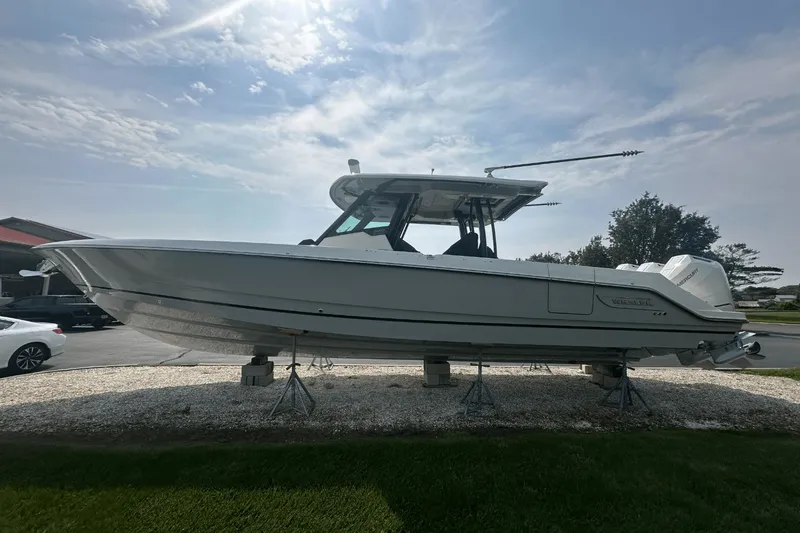 Slide: The Image of Boston Whaler 360 Outrage 2025 - 14