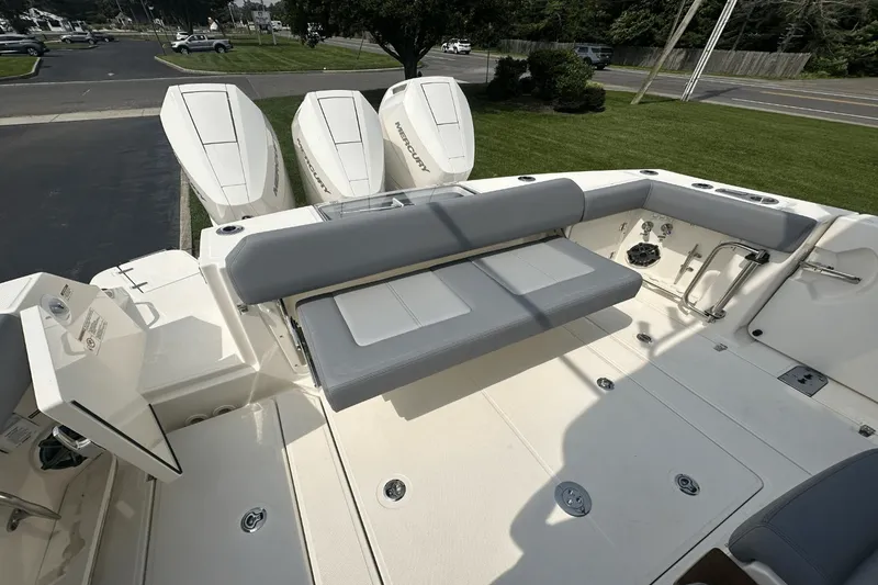 Slide: The Image of Boston Whaler 360 Outrage 2025 - 18
