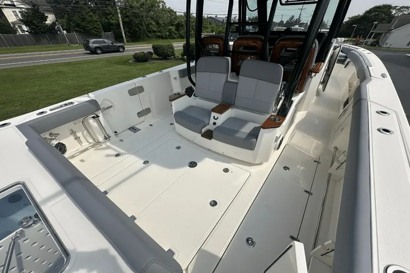 Slide: The Image of Boston Whaler 360 Outrage 2025 - 19