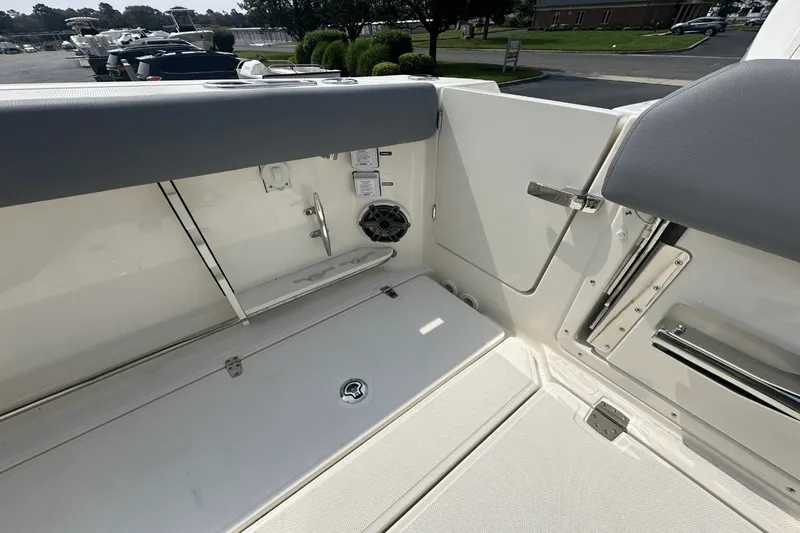 Slide: The Image of Boston Whaler 360 Outrage 2025 - 20