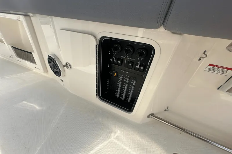 Slide: The Image of Boston Whaler 360 Outrage 2025 - 26