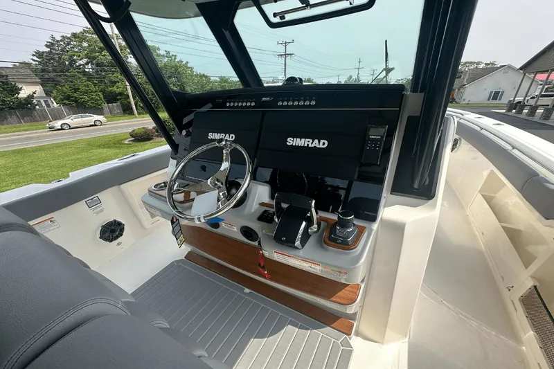 Slide: The Image of Boston Whaler 360 Outrage 2025 - 31