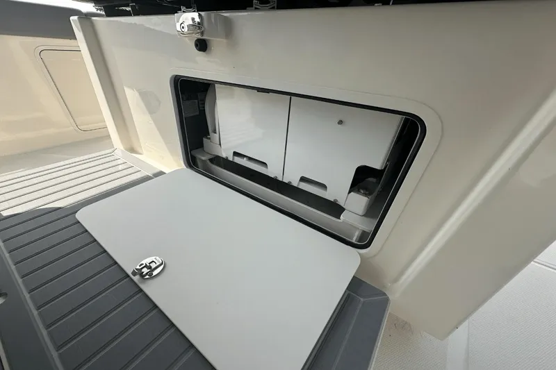 Slide: The Image of Boston Whaler 360 Outrage 2025 - 37