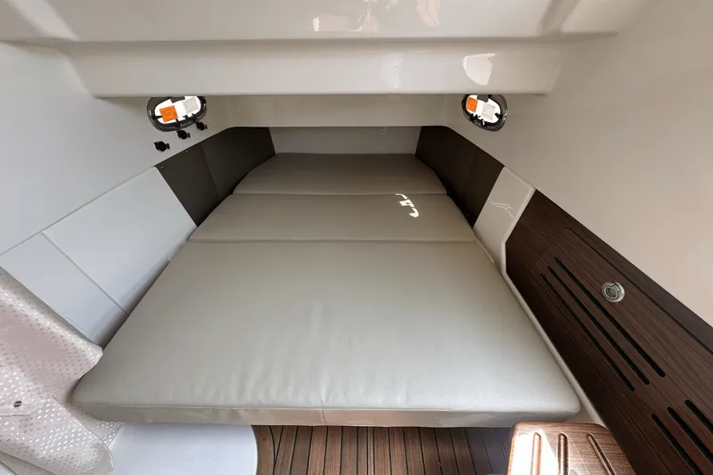 Slide: The Image of Boston Whaler 360 Outrage 2025 - 39