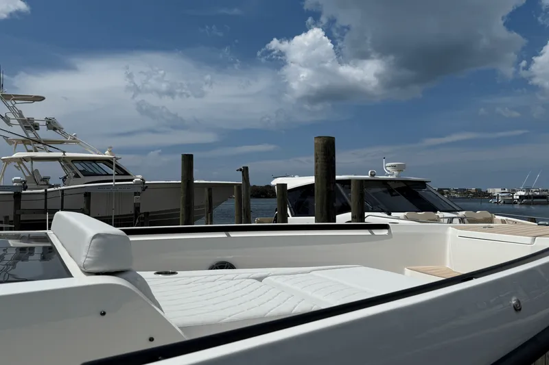 Slide: The Image of Saxdor 320 GTO 2025 - 13