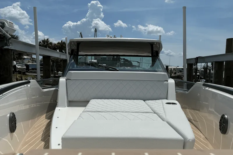 Slide: The Image of Saxdor 320 GTO 2025 - 15