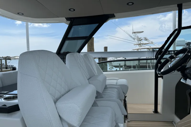 Slide: The Image of Saxdor 320 GTO 2025 - 8