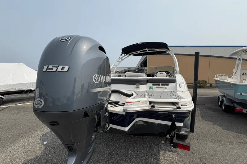 Slide: The Image of Chaparral 21 SSI OUTBOARD 2023 - 14