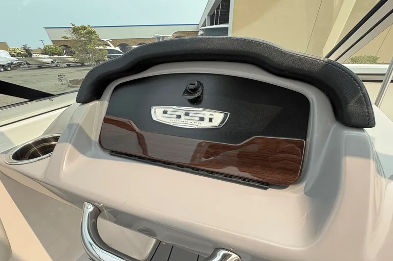 Slide: The Image of Chaparral 21 SSI OUTBOARD 2023 - 9