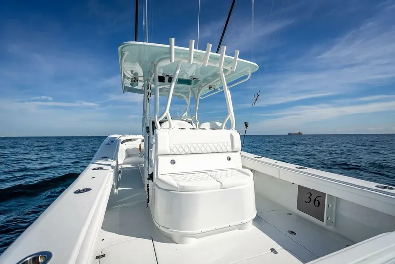 Slide: The Image of Yellowfin 36 Center Console 2023 - 33