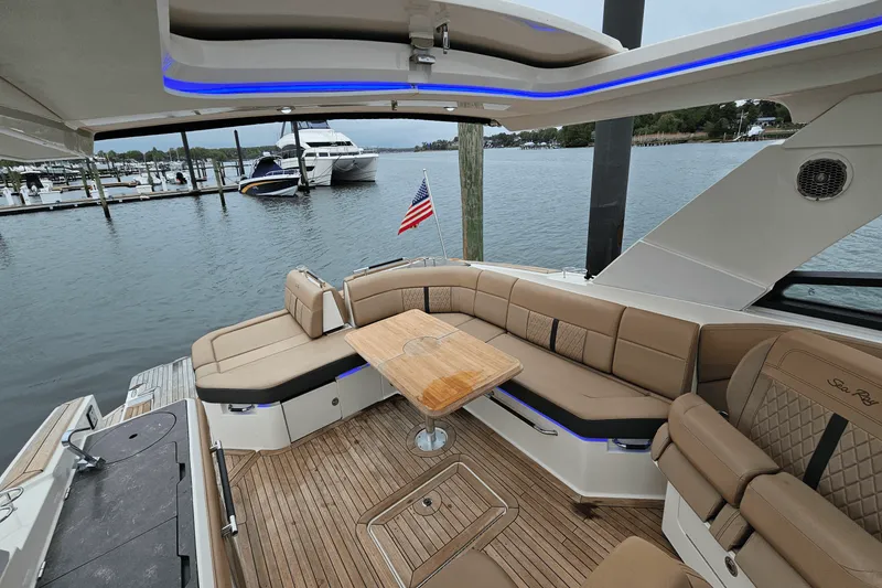 Slide: The Image of Sea Ray 400 SLX 2018 - 11