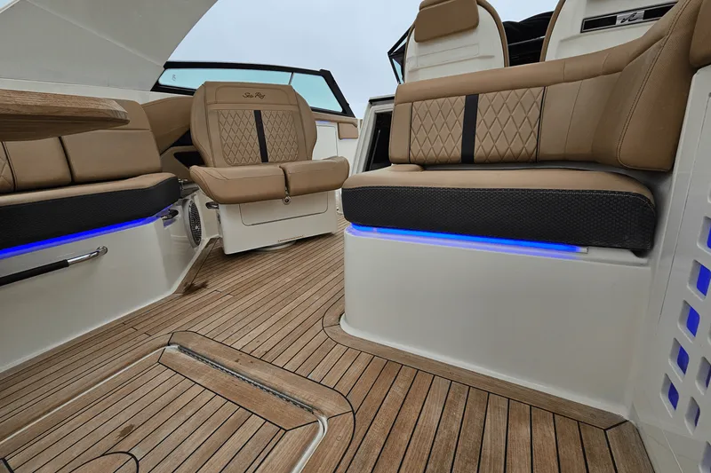 Slide: The Image of Sea Ray 400 SLX 2018 - 15