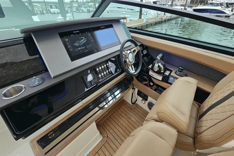 Slide: The Image of Sea Ray 400 SLX 2018 - 19