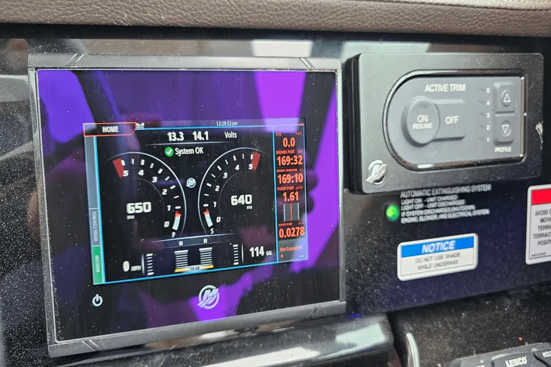 Slide: The Image of Sea Ray 400 SLX 2018 - 20