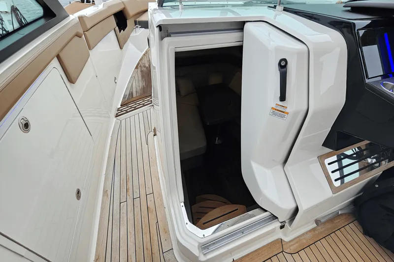 Slide: The Image of Sea Ray 400 SLX 2018 - 22