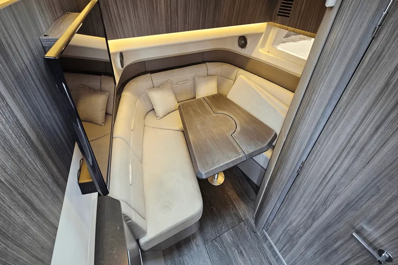 Slide: The Image of Sea Ray 400 SLX 2018 - 23